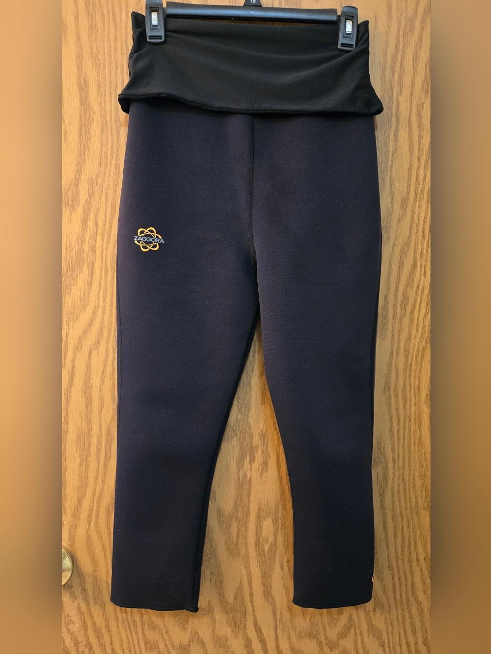 Zaggora Capri Pant With Fold Down Waist Band. Promotes Sweating. Size Small.